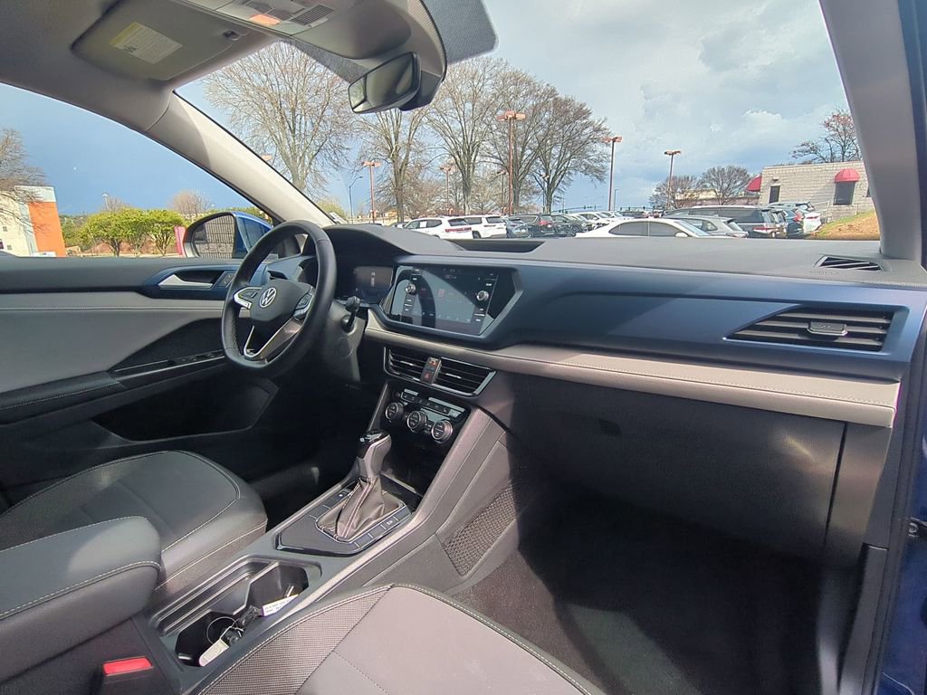 Used 2024 Volkswagen Taos SE image 31