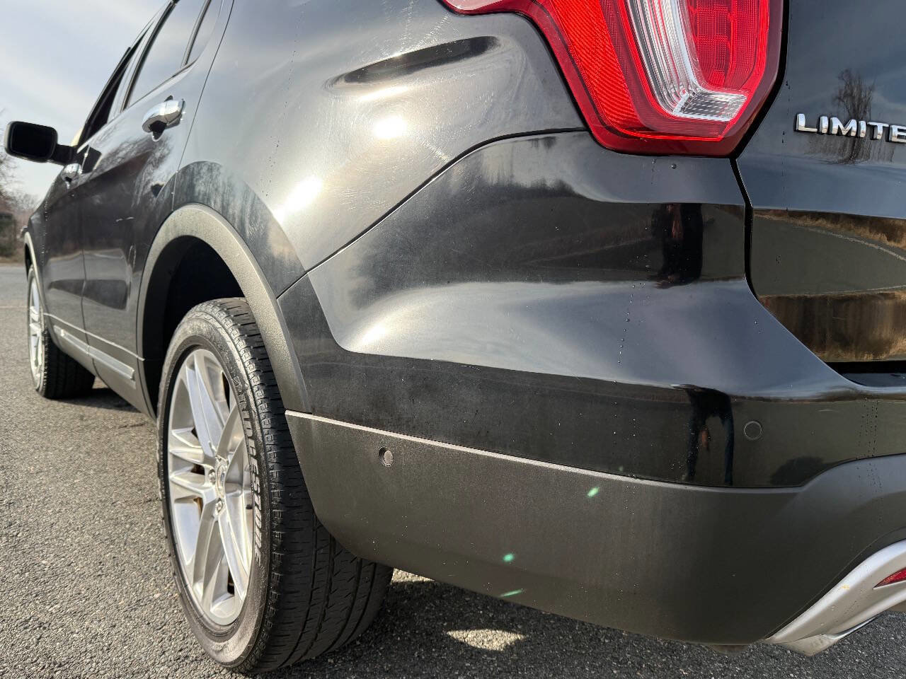 Used 2017 Ford Explorer Limited w/ Equipment Group 301A image 32