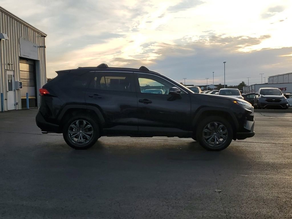 Used 2023 Toyota RAV4 XLE Premium image 8