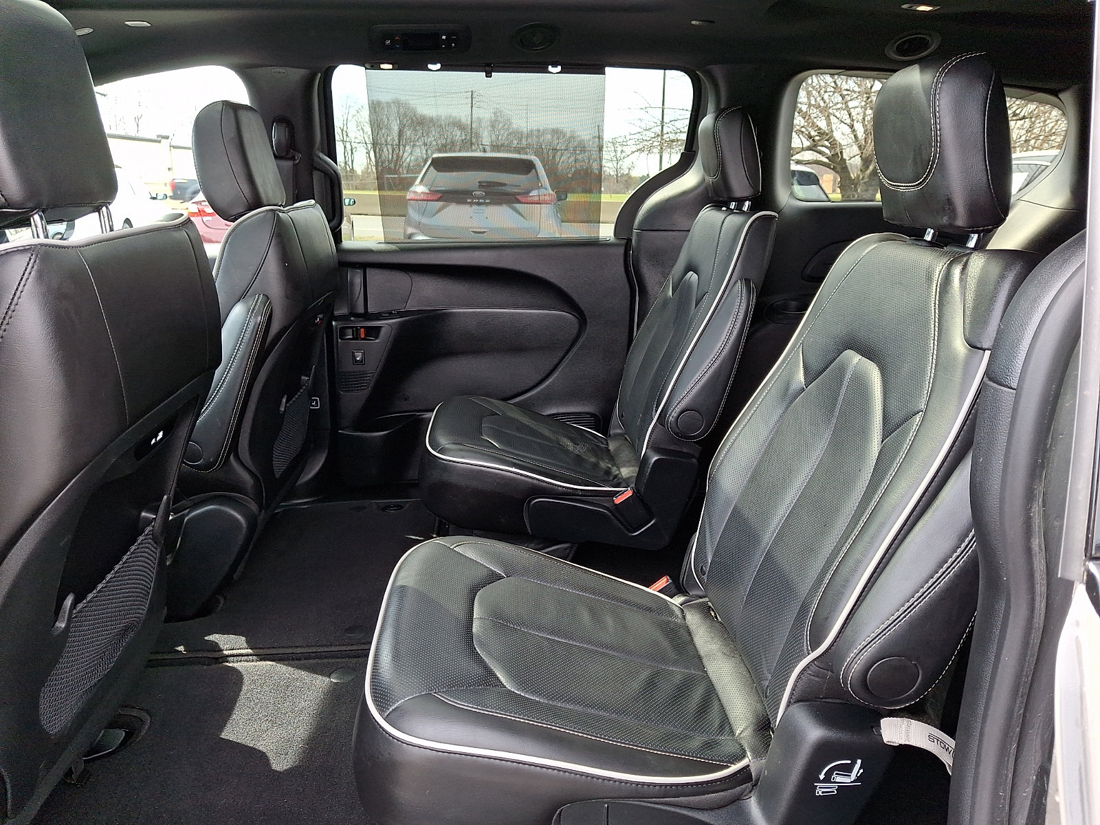 Used 2025 Chrysler Pacifica Limited FWD image 10