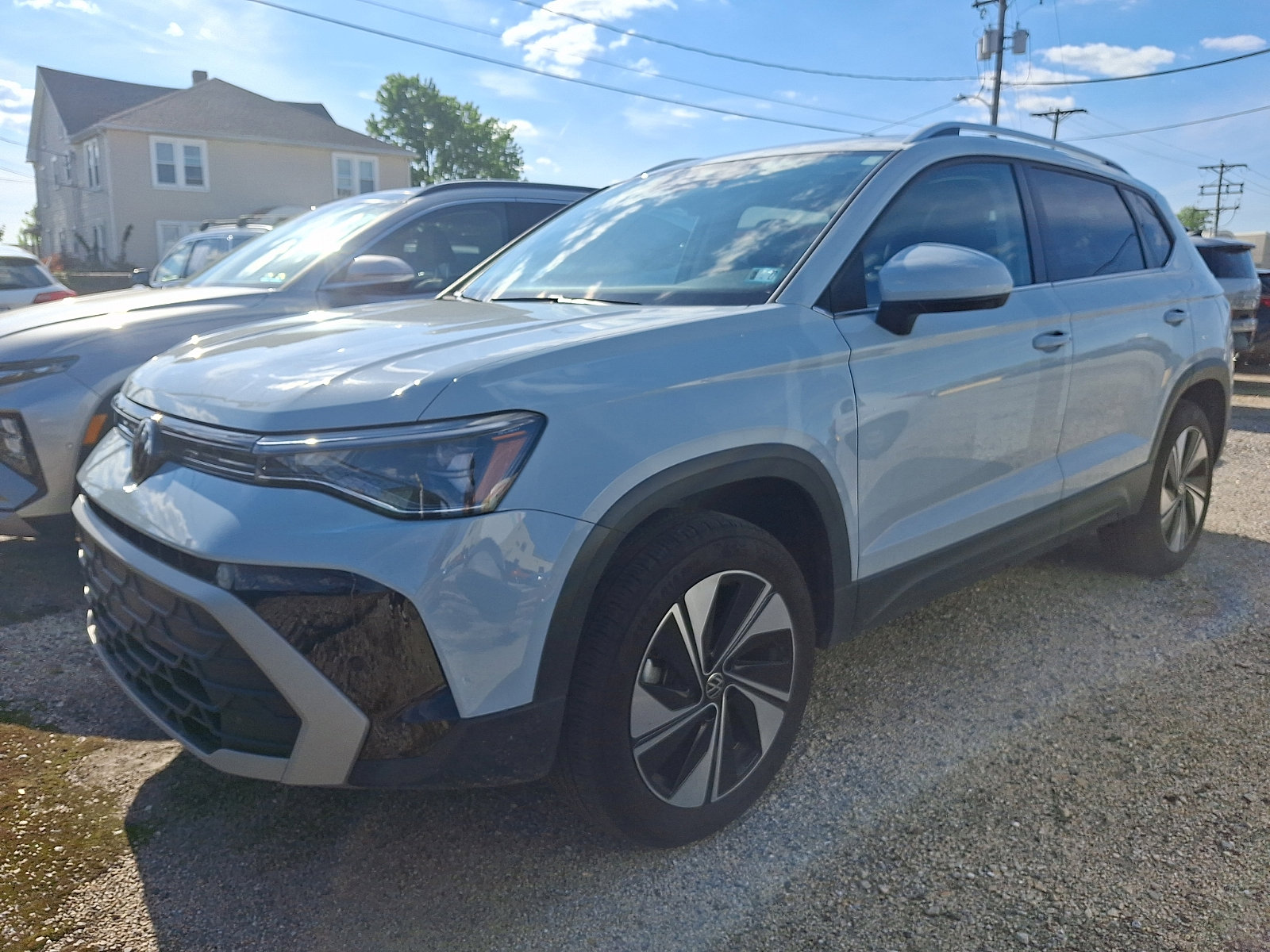 Used 2025 Volkswagen Taos SE AWD/4WD image 2