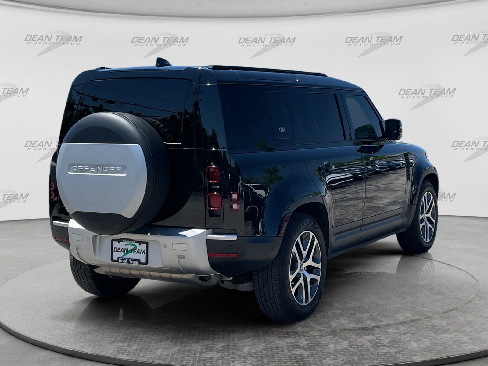 Used 2024 Land Rover Defender 110 S AWD/4WD image 8