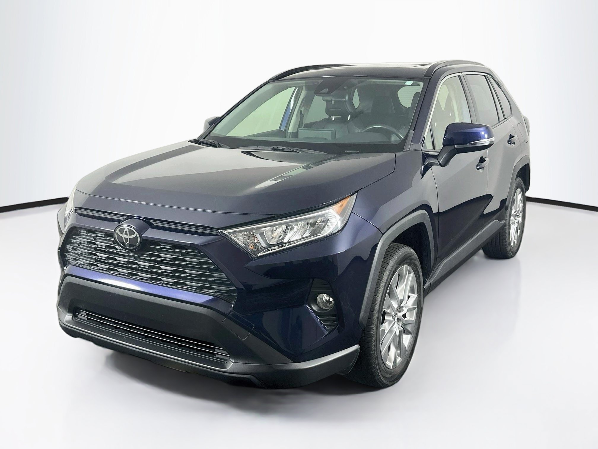 Used 2019 Toyota RAV4 XLE Premium FWD image 3