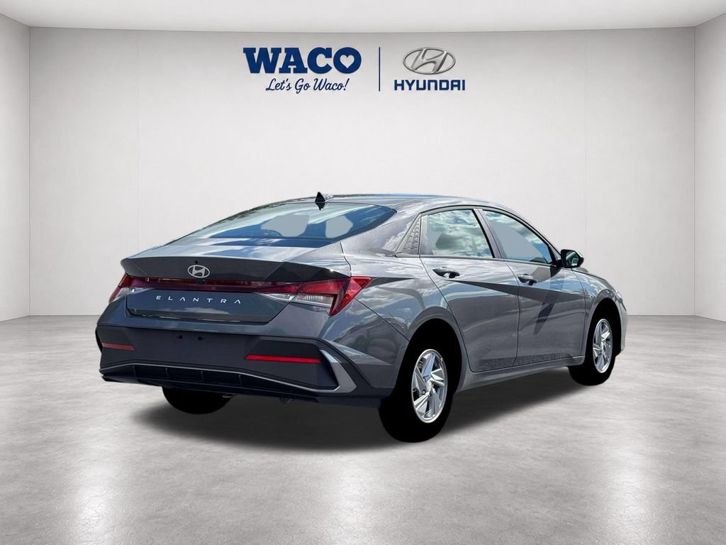 Used 2026 Hyundai Elantra SE FWD image 7