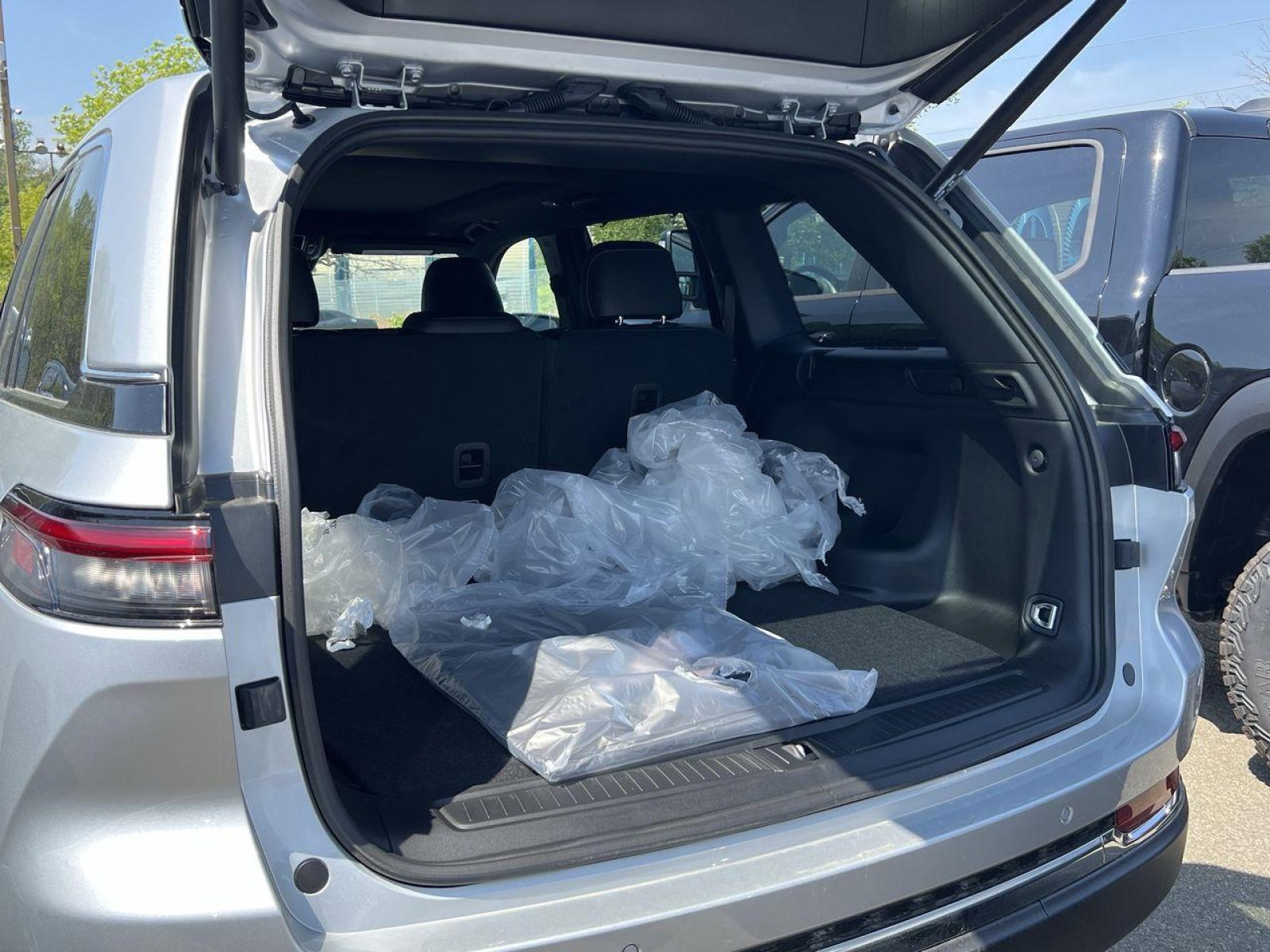 New 2025 Jeep Grand Cherokee Limited w/ Luxury Tech Group II image 17