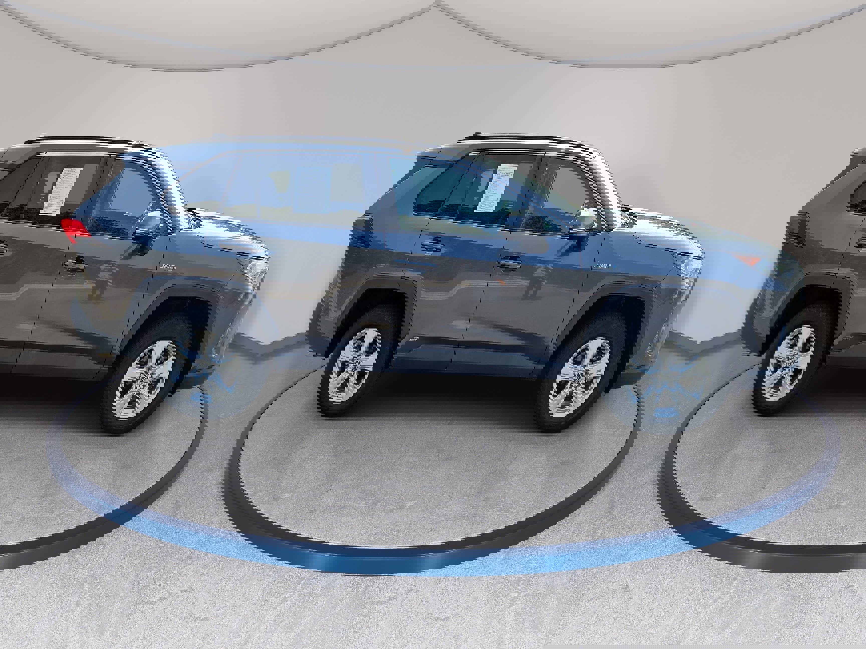 Used 2021 Toyota RAV4 XLE w/ Convenience Package image 4