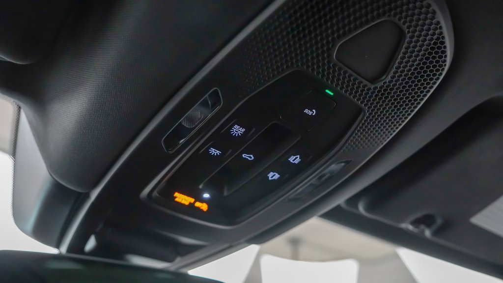 Certified 2025 Porsche Cayenne image 28