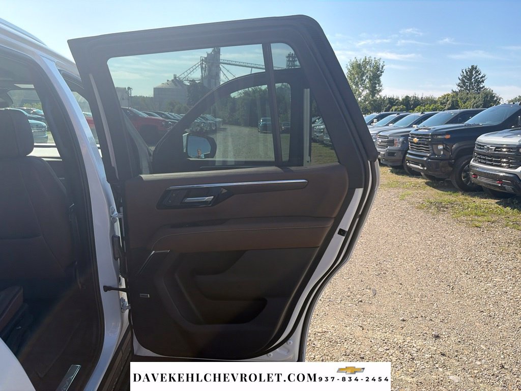 Used 2025 Chevrolet Tahoe High Country AWD/4WD image 26
