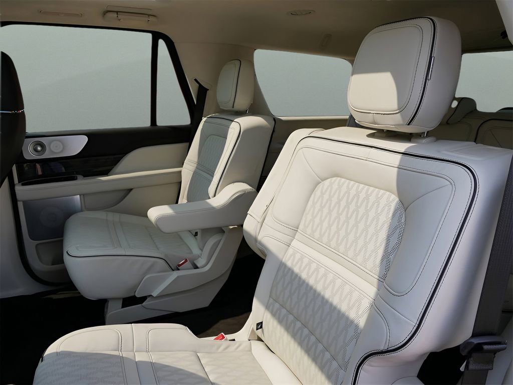 Used 2024 Lincoln Navigator Black Label image 14