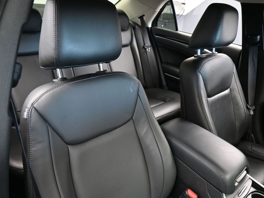 Used 2023 Chrysler 300 Touring L image 33