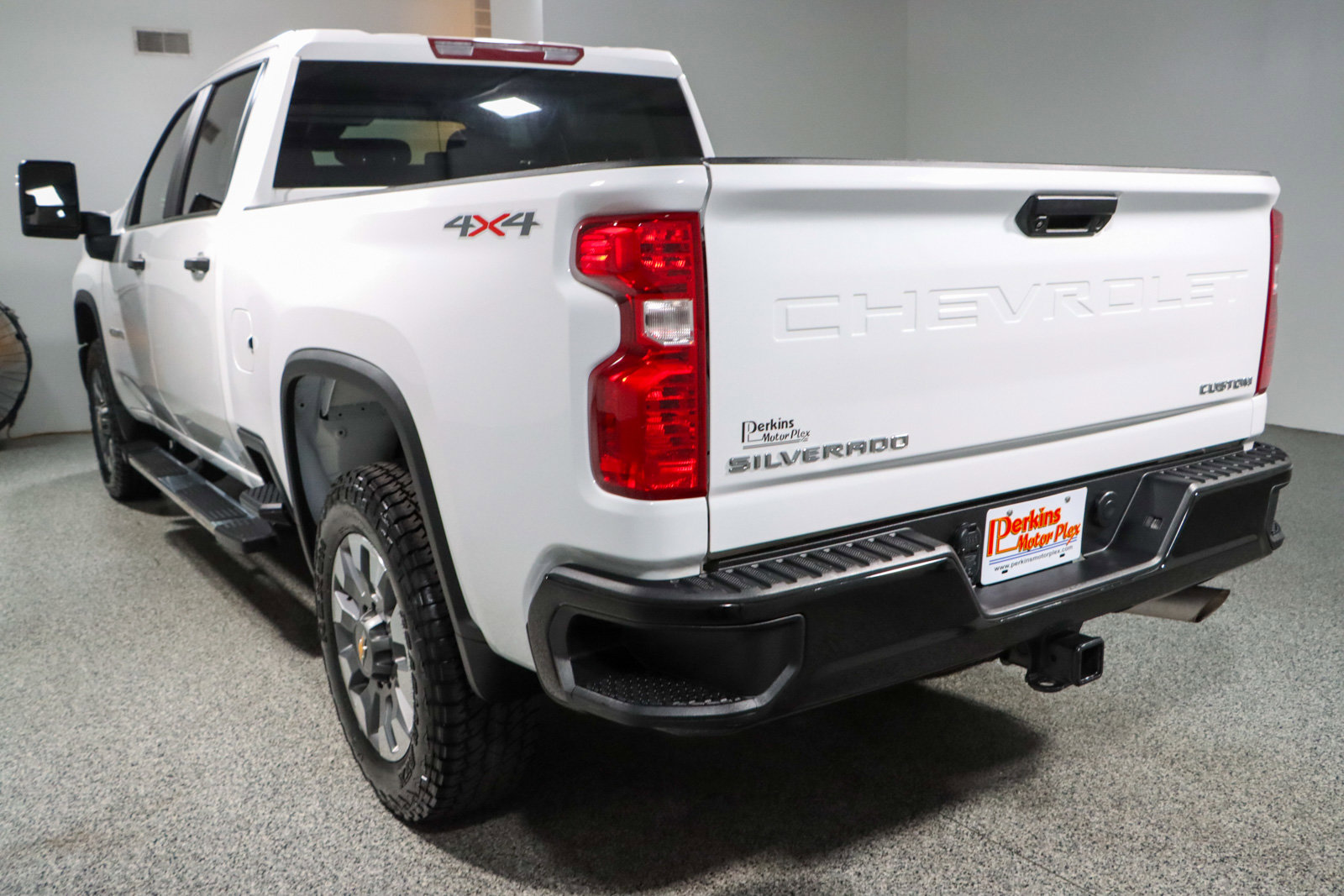 Used 2024 Chevrolet Silverado 2500 Custom image 9