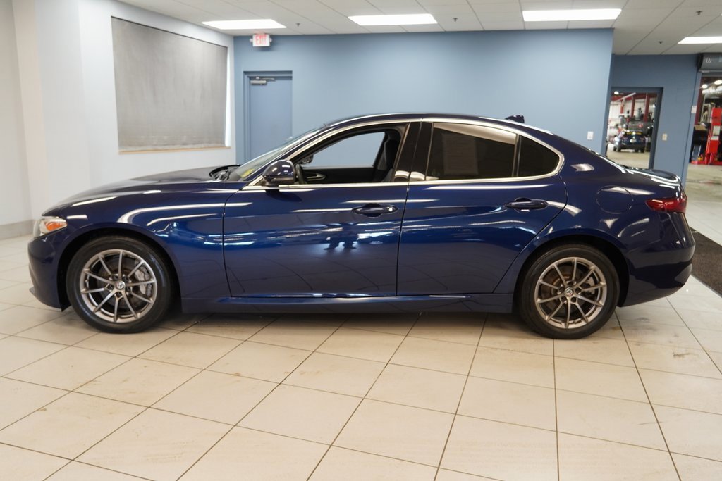 Used 2018 Alfa Romeo Giulia AWD image 2