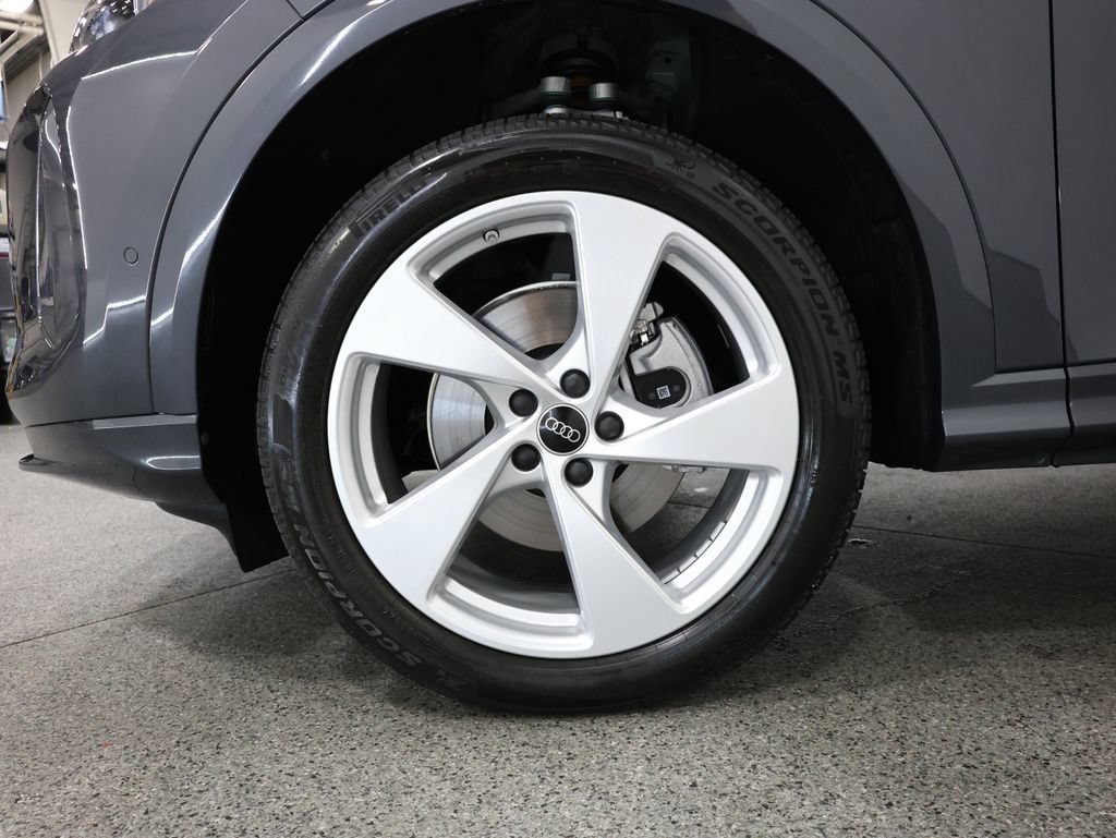 Certified 2025 Audi Q5 Premium w/ Premium Plus AWD/4WD image 5
