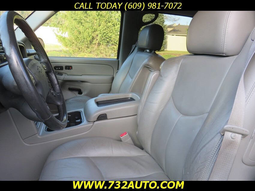 Used 2004 Chevrolet Suburban LT w/ Preferred Equipment Group AWD/4WD image 19