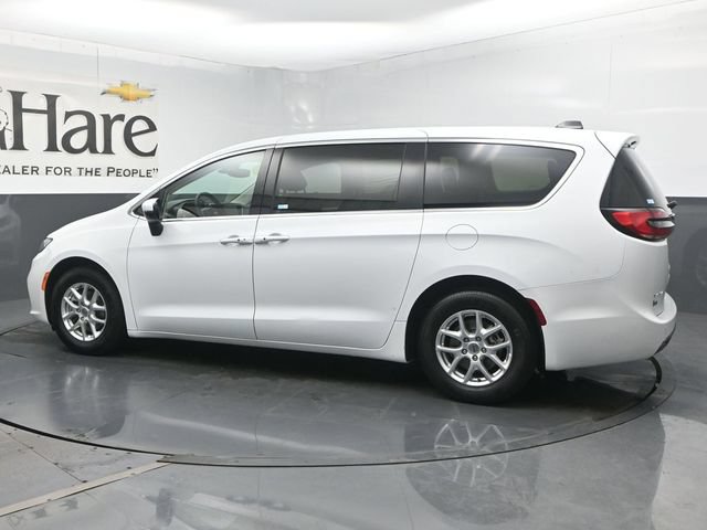 Used 2023 Chrysler Pacifica Touring-L FWD image 51