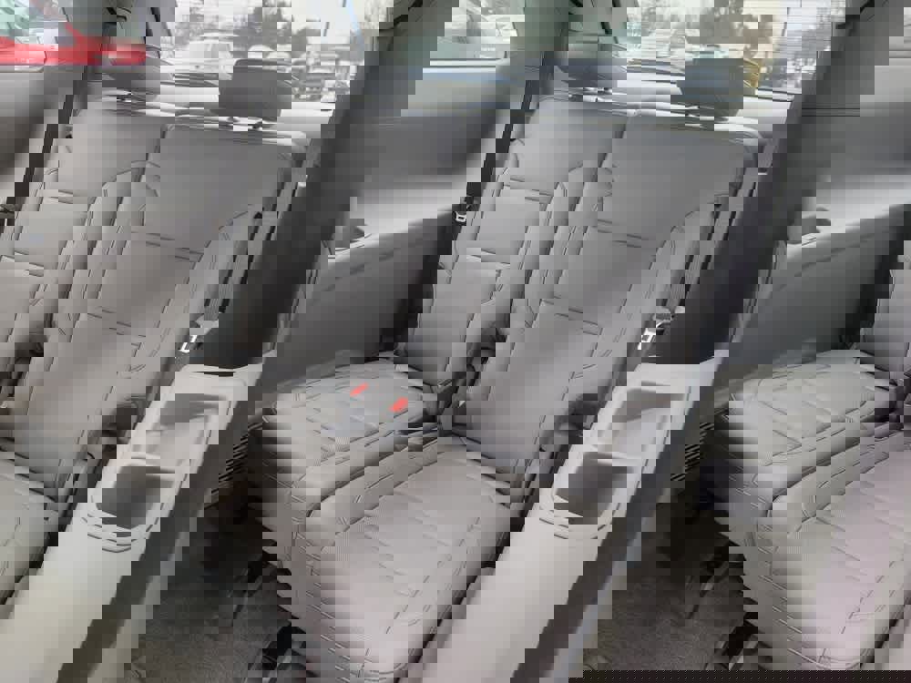 Used 2023 GMC Acadia SLT image 16