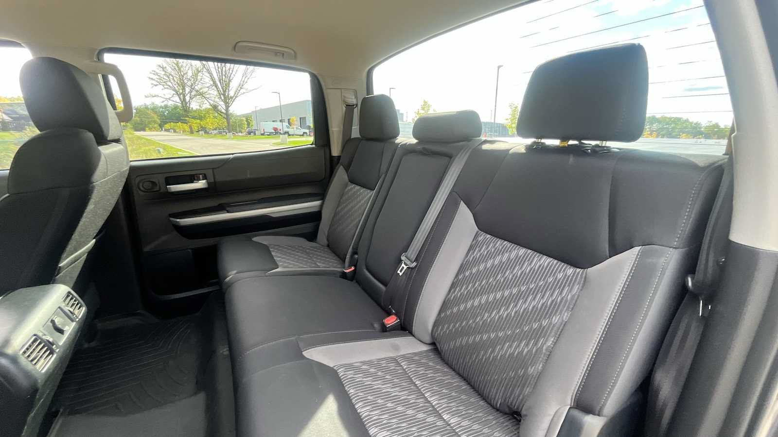 Used 2018 Toyota Tundra SR5 w/ SR5 Upgrade Package AWD/4WD image 32