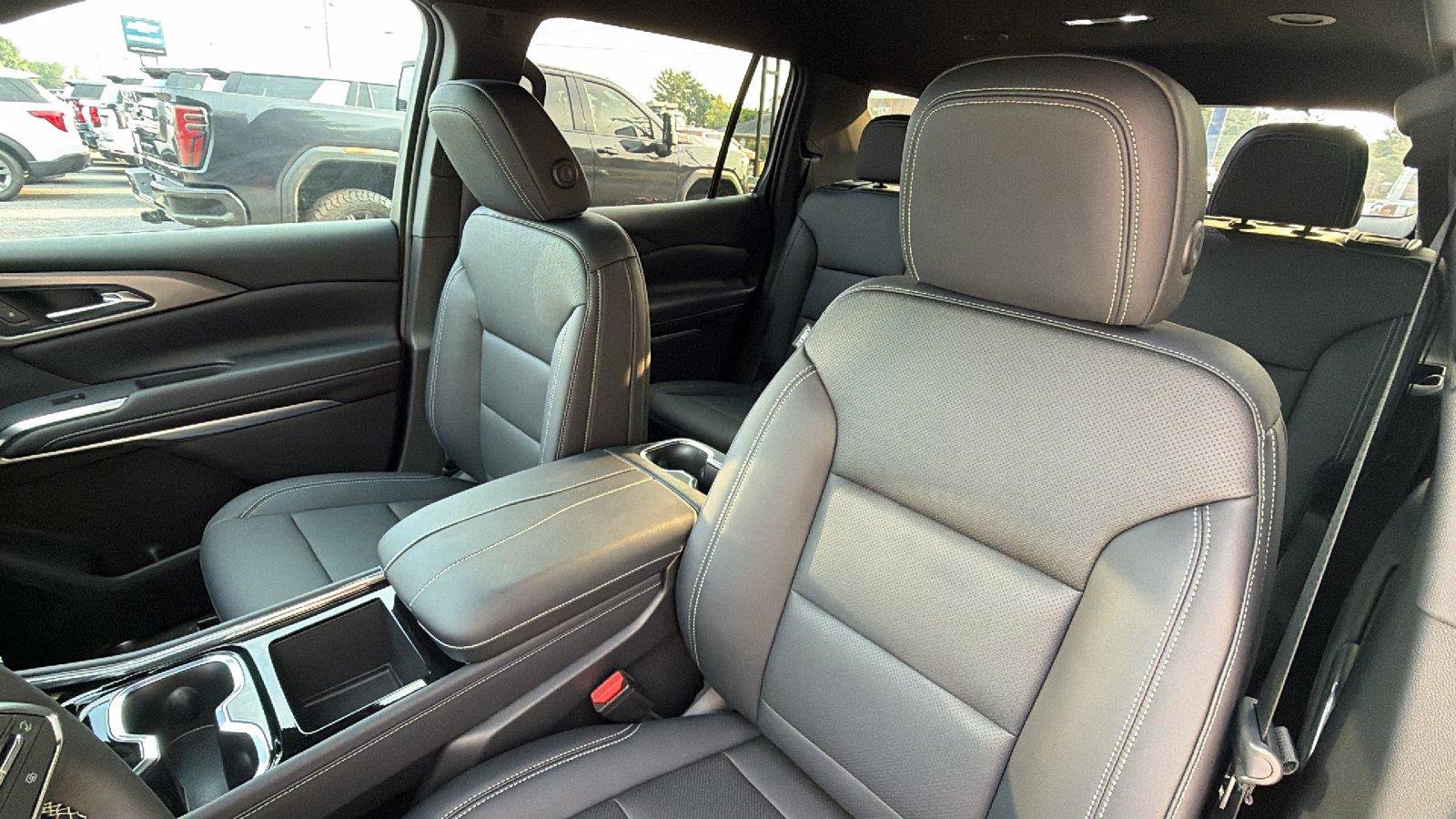New 2027 Chevrolet Traverse LT w/ Midnight/Sport Edition FWD image 4