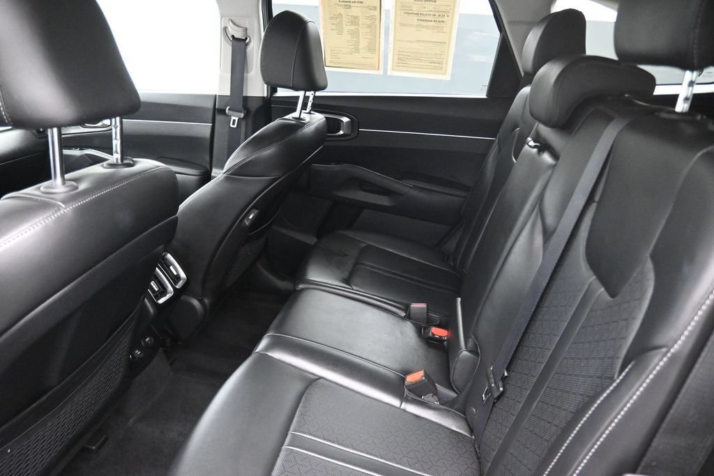 Used 2023 Kia Sorento S w/ Panoramic Sunroof Package FWD image 10