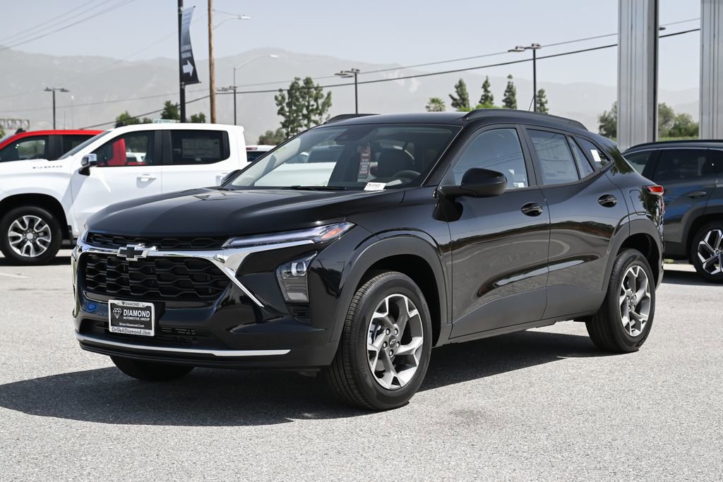 New 2026 Chevrolet Trax LT w/ LPO, Blackout Package FWD image 8