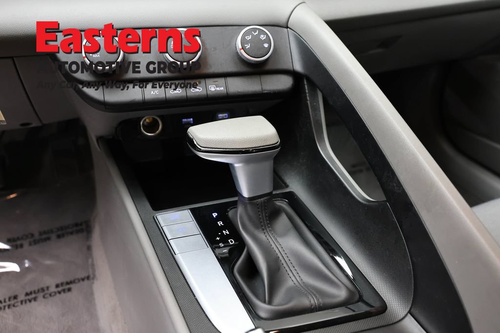Used 2023 Hyundai Elantra SE FWD image 13