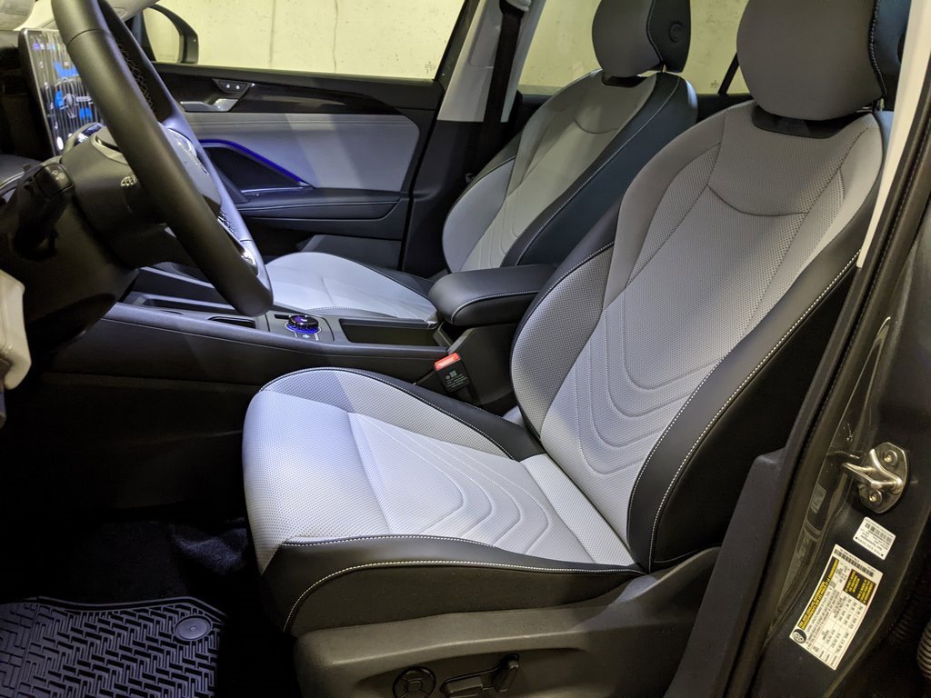 New 2025 Volkswagen Tiguan SE image 11