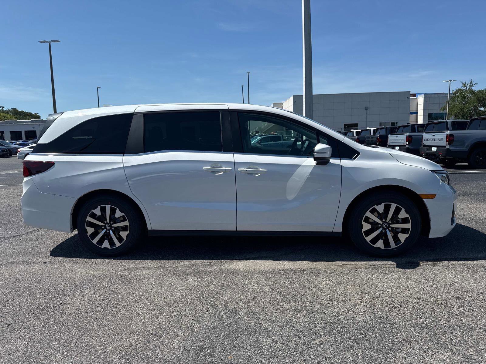 New 2026 Honda Odyssey EX-L image 2
