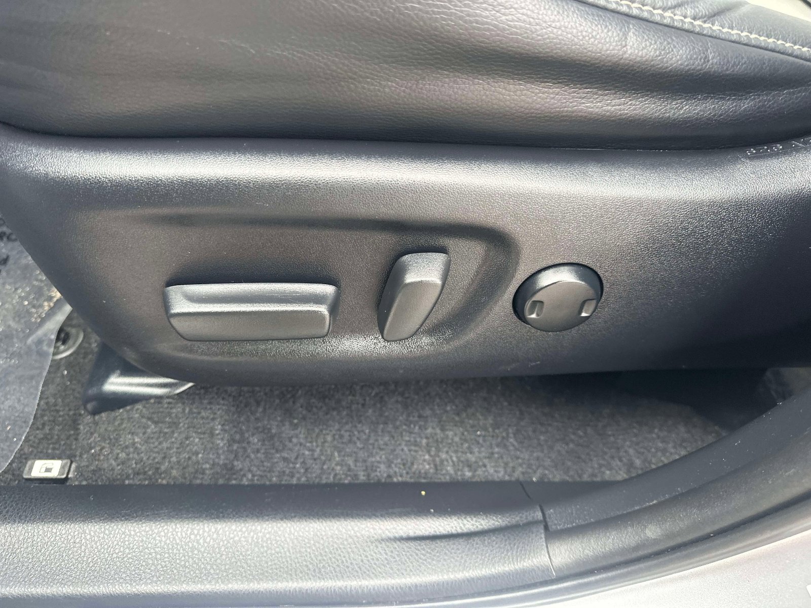 Used 2017 Toyota RAV4 Limited w/ Advanced Technology Package image 22