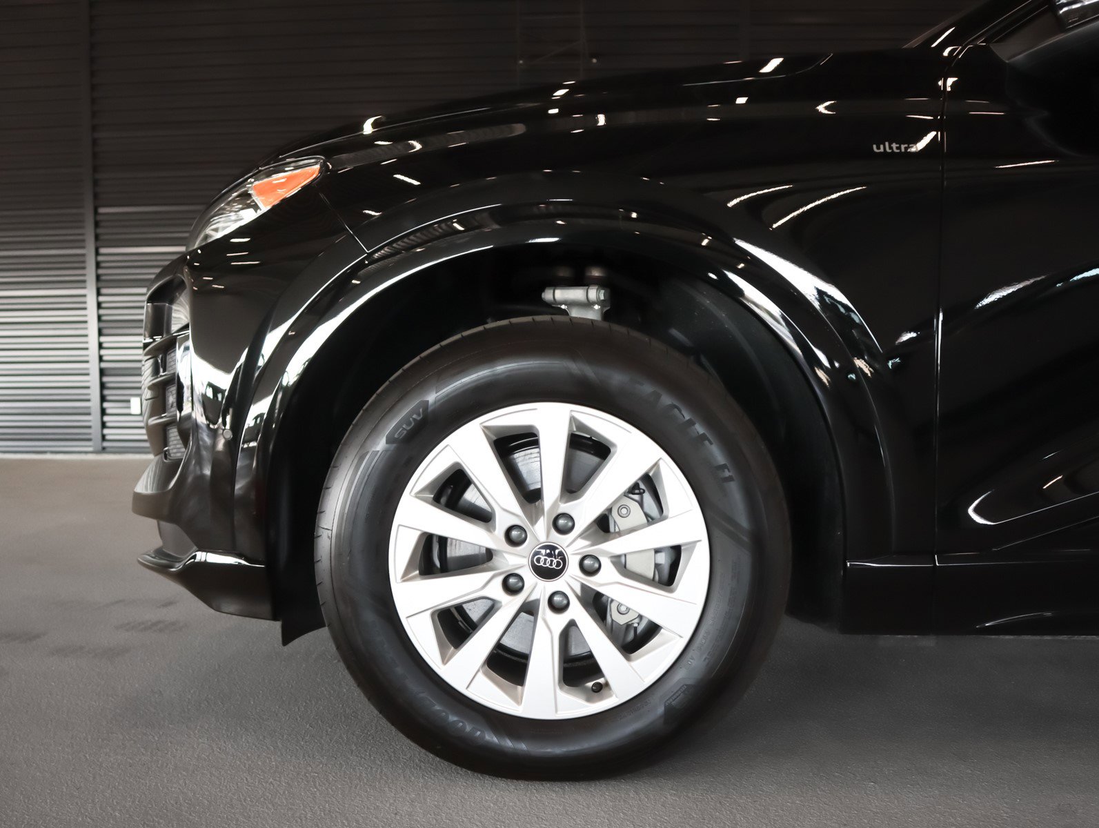 Used 2025 Audi Q6 e-tron Premium image 14