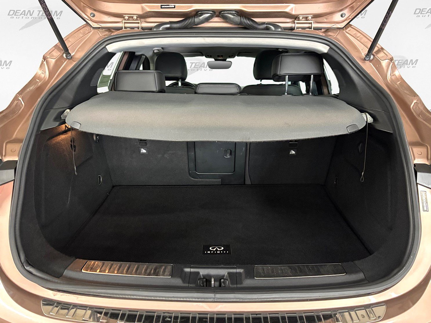 Used 2017 INFINITI QX30 Premium w/ Navigation Package AWD/4WD image 17