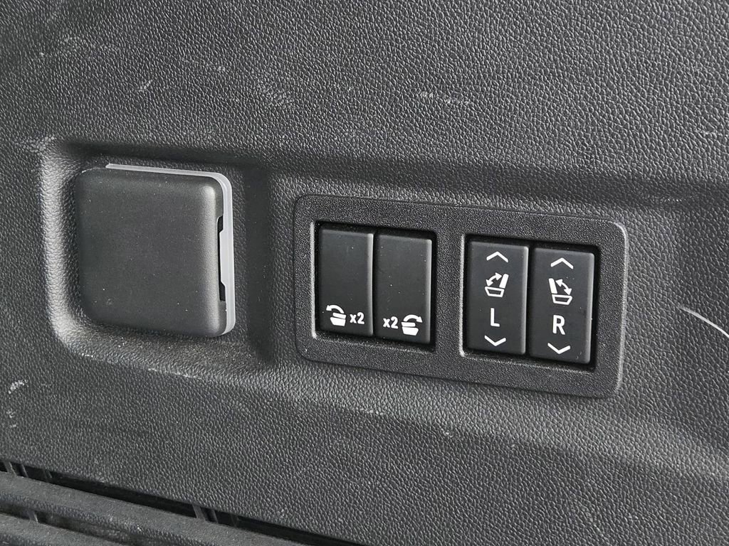 Certified 2022 Chevrolet Tahoe High Country AWD/4WD image 9