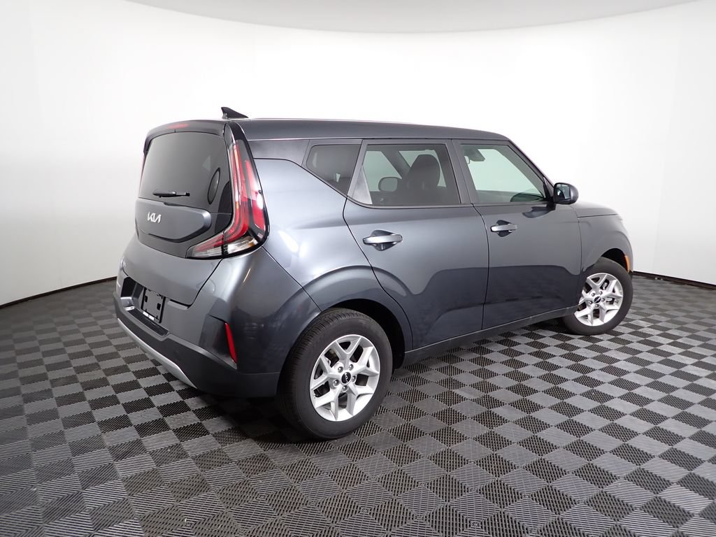 Used 2025 Kia Soul LX w/ LX Technology Package FWD image 16