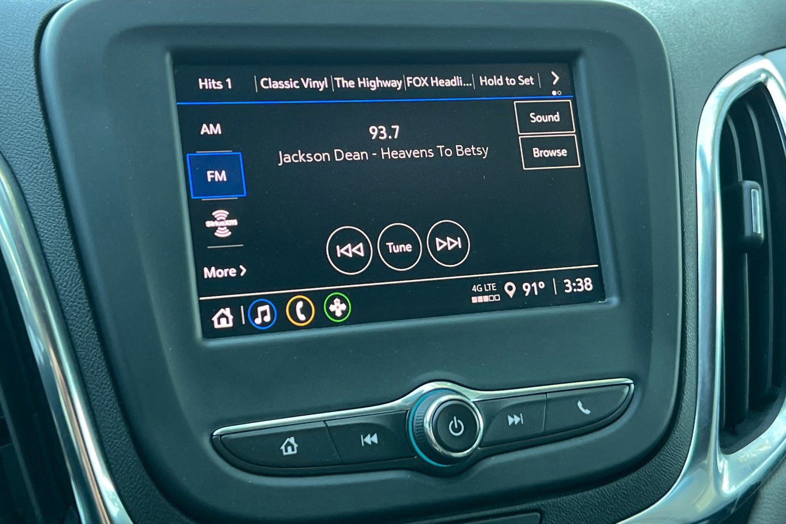 Used 2023 Chevrolet Equinox LT image 18