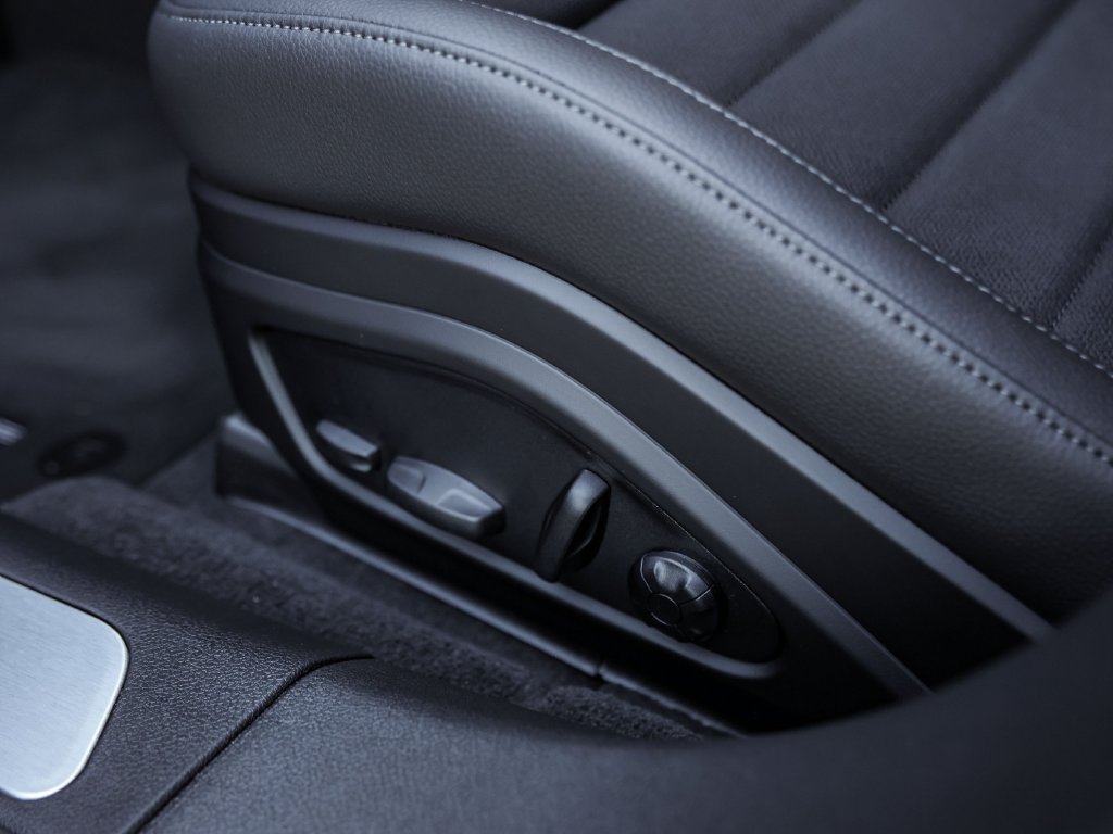 New 2026 Porsche Panamera RWD image 16