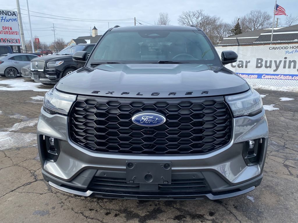 Used 2025 Ford Explorer ST-Line image 9