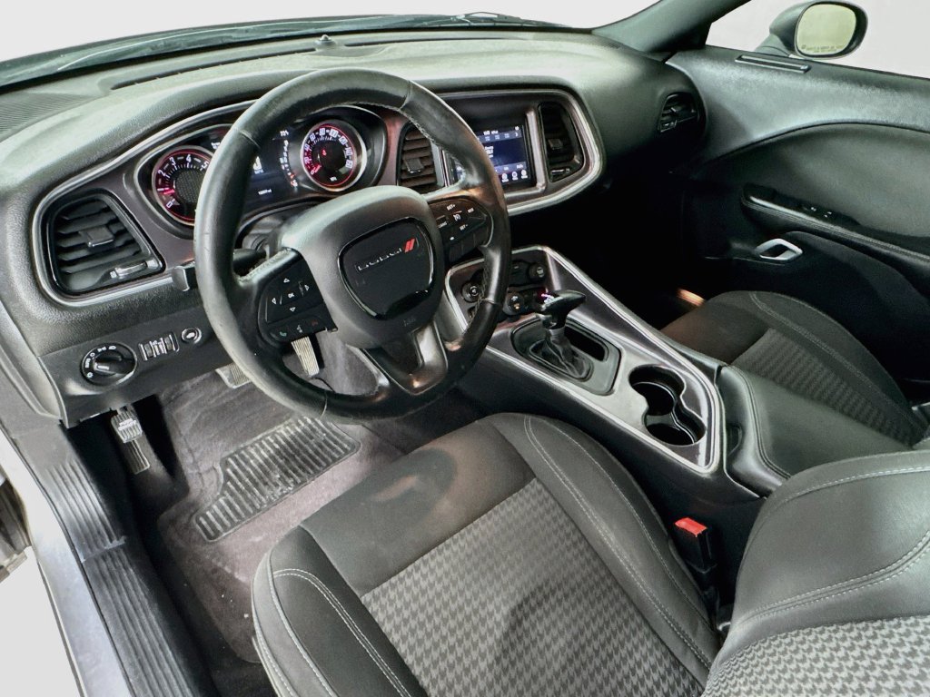 Used 2016 Dodge Challenger SXT RWD image 24