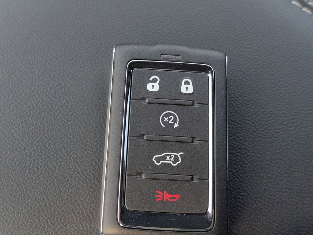 New 2025 Jeep Grand Cherokee Altitude image 19