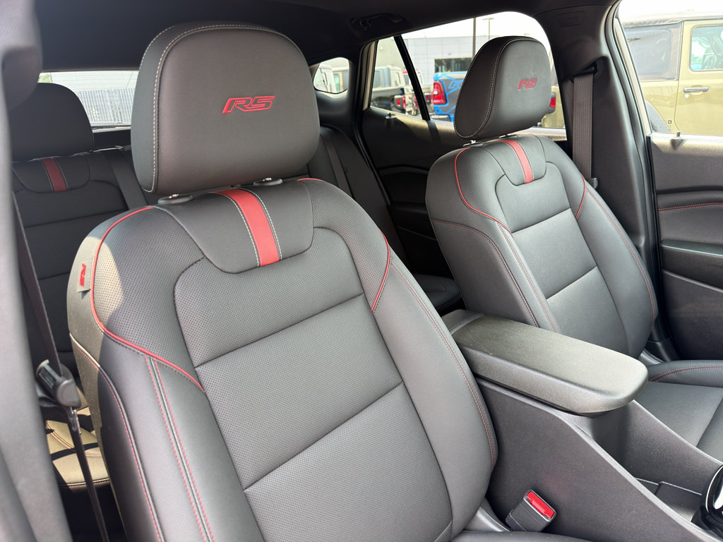 Used 2026 Chevrolet Trax RS w/ Sunroof Package FWD image 24