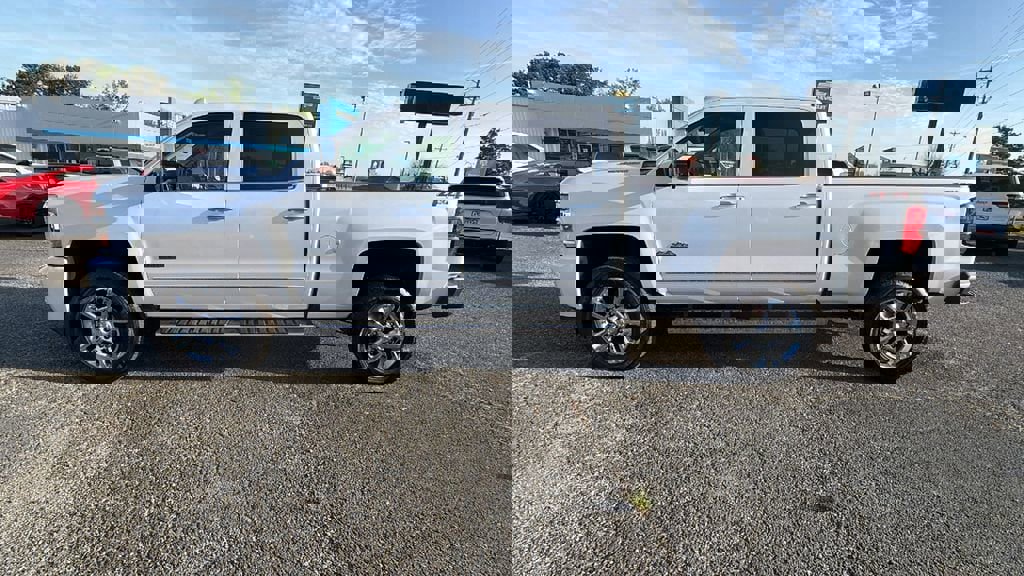 Used 2018 Chevrolet Silverado 2500 High Country w/ Duramax Plus Package image 8