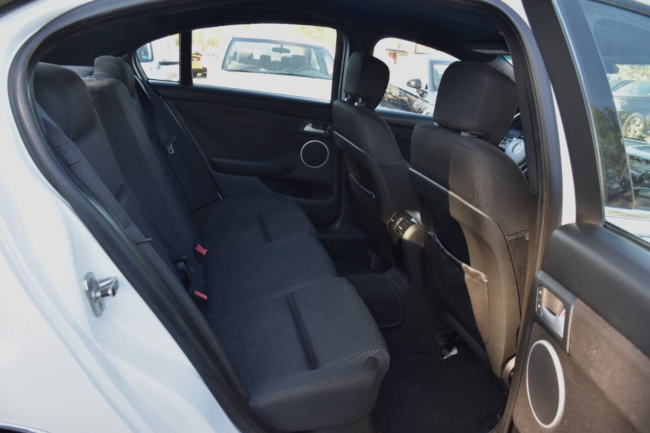 Used 2008 Pontiac G8 RWD image 12