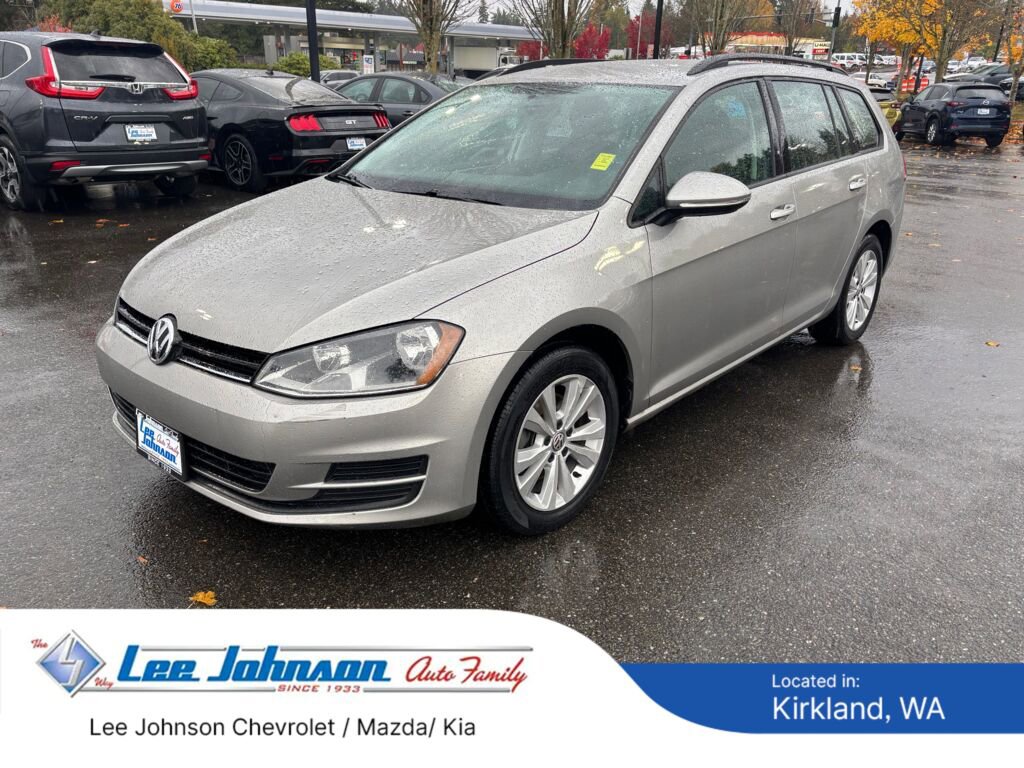 Used 2017 Volkswagen Golf S image 1