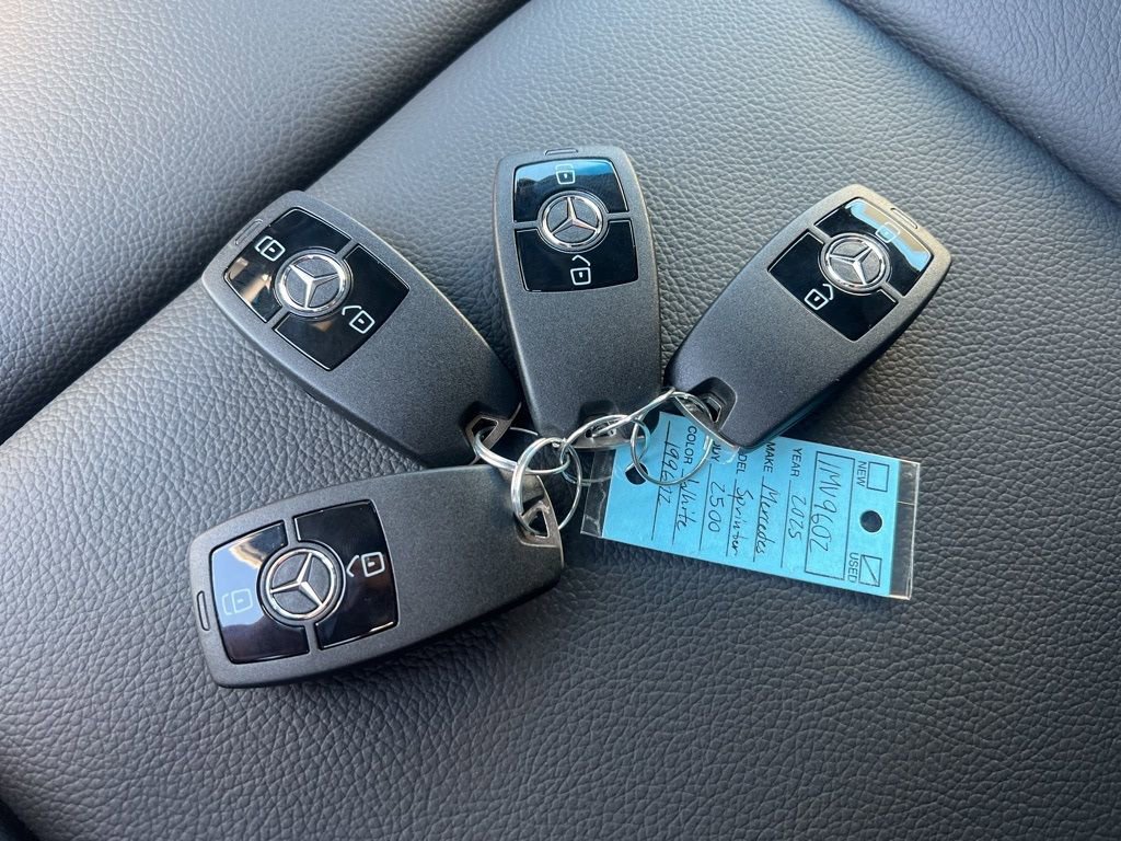 Used 2025 Mercedes-Benz Sprinter 2500 image 32