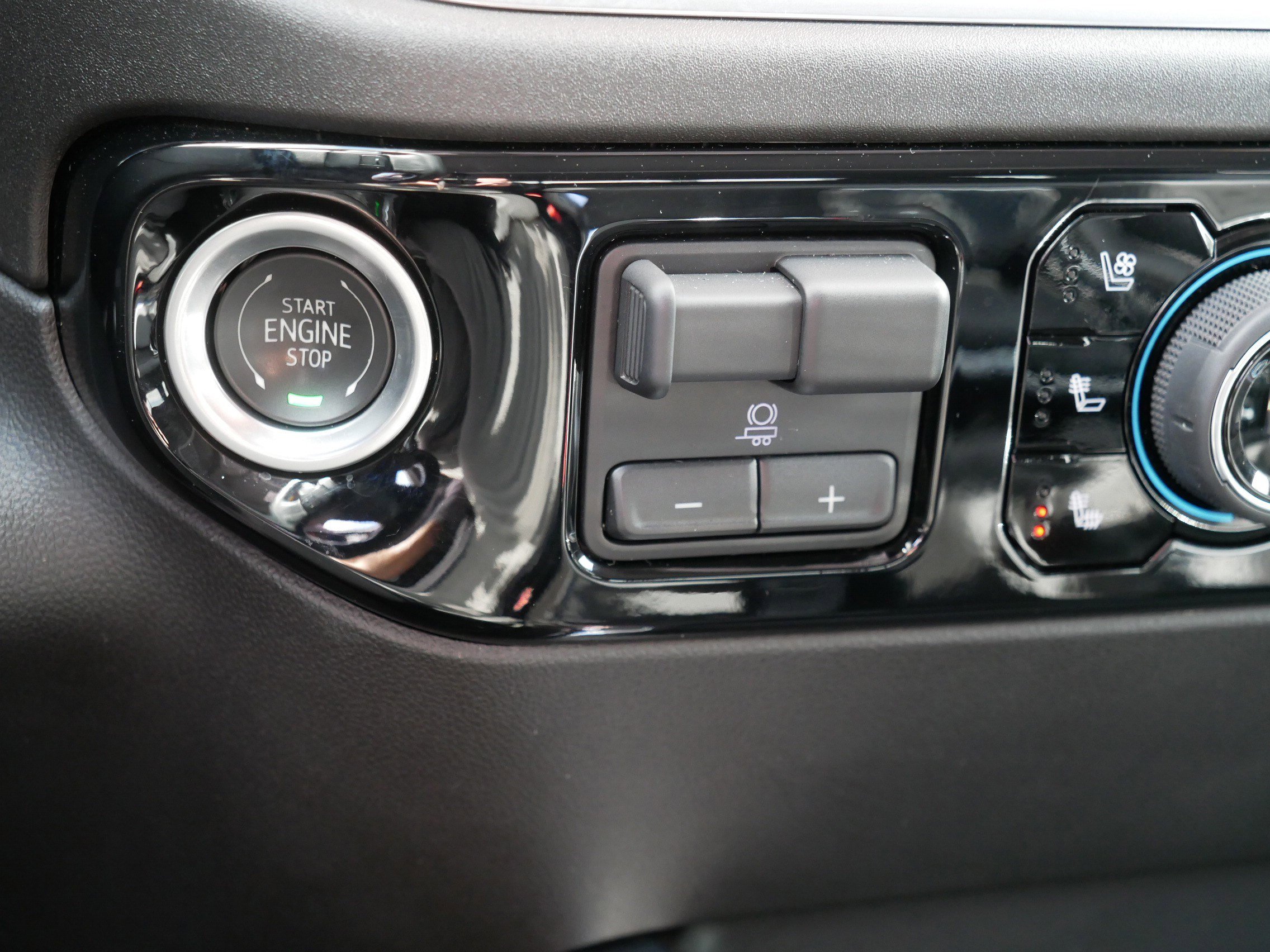 Used 2024 Chevrolet Silverado 1500 LTZ image 30