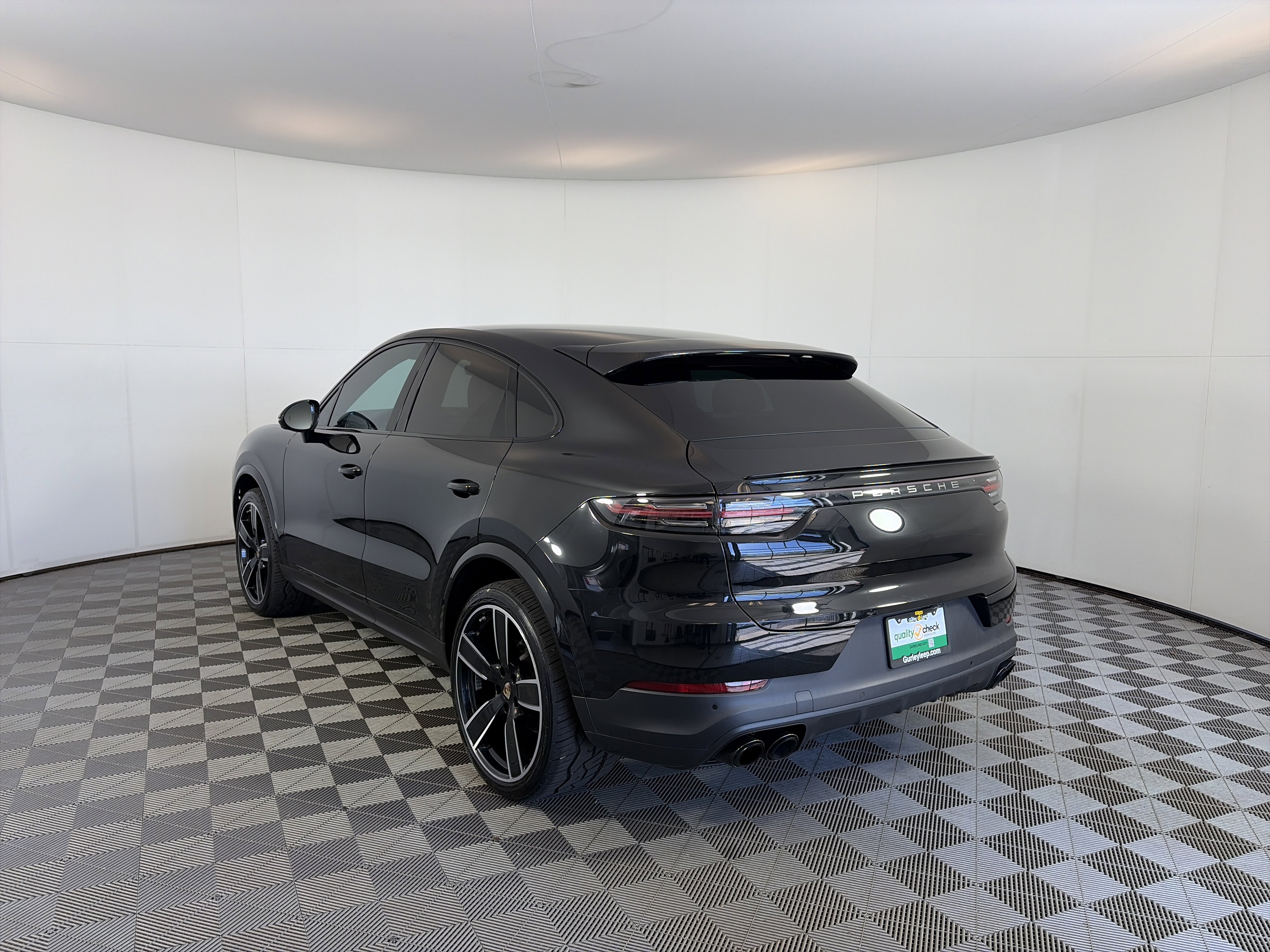 Used 2023 Porsche Cayenne Platinum Edition image 8