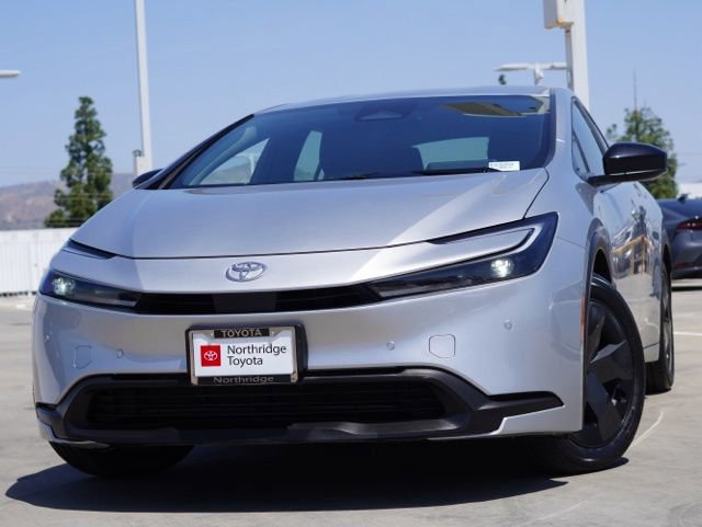 Used 2024 Toyota Prius LE image 2