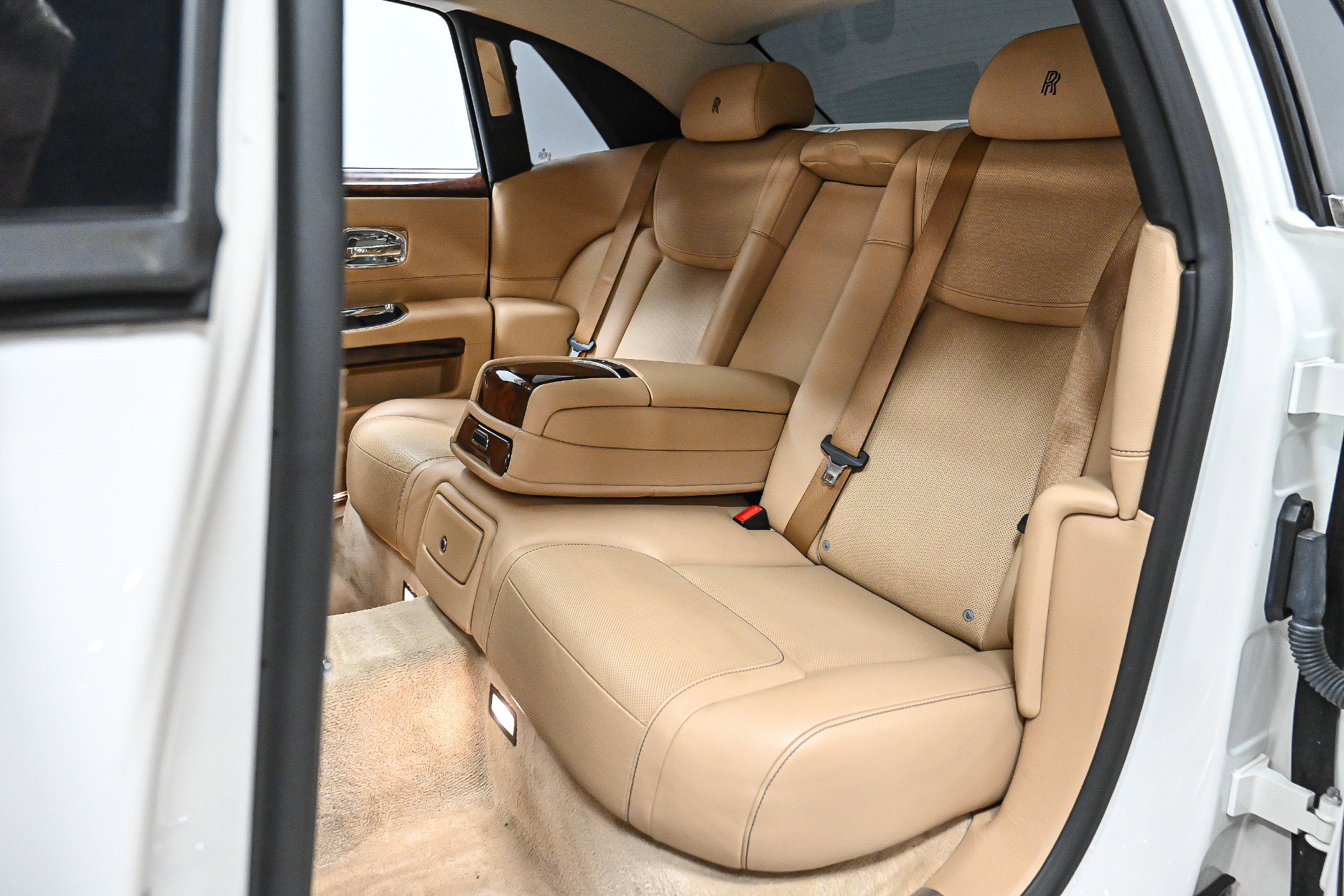 Used 2017 Rolls-Royce Ghost image 31