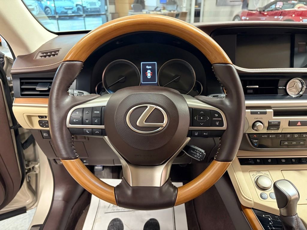 Used 2017 Lexus ES 300h w/ Luxury Package image 11