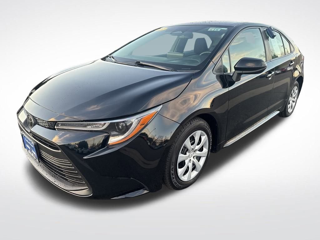 Used 2023 Toyota Corolla LE image 3