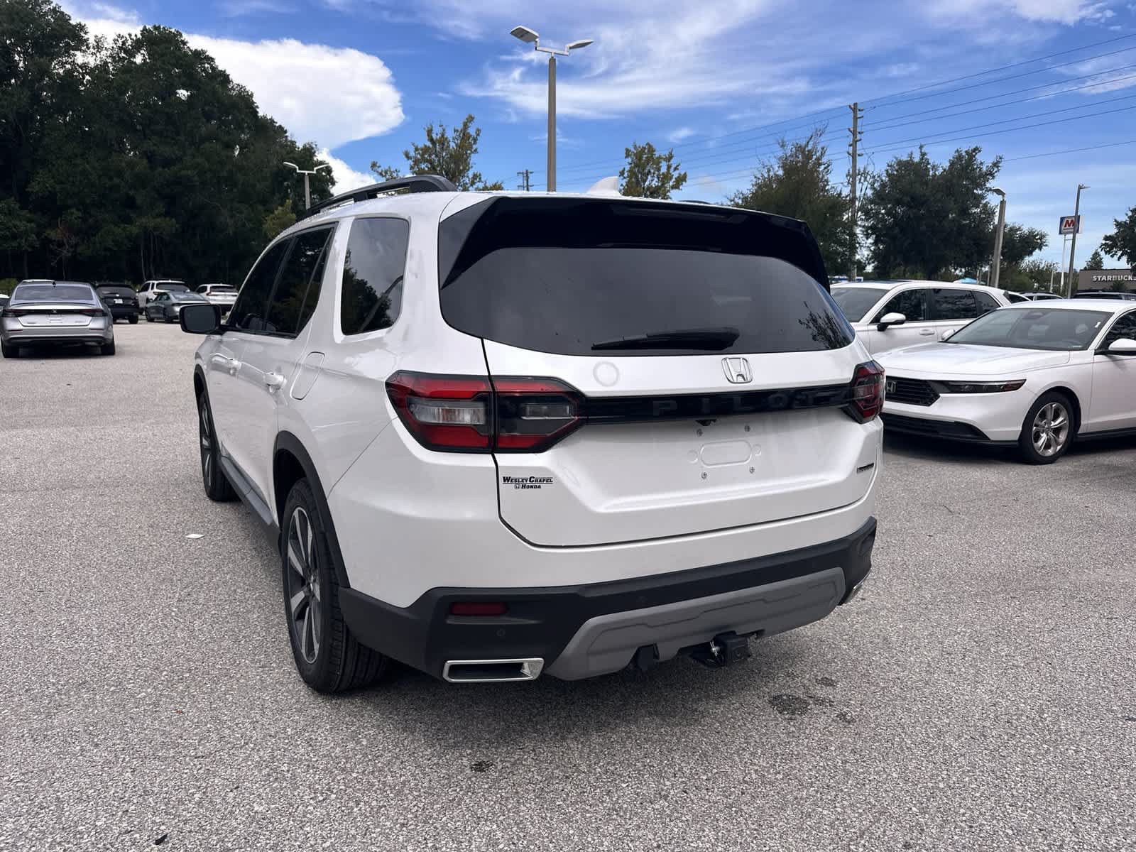 Used 2025 Honda Pilot Touring image 3