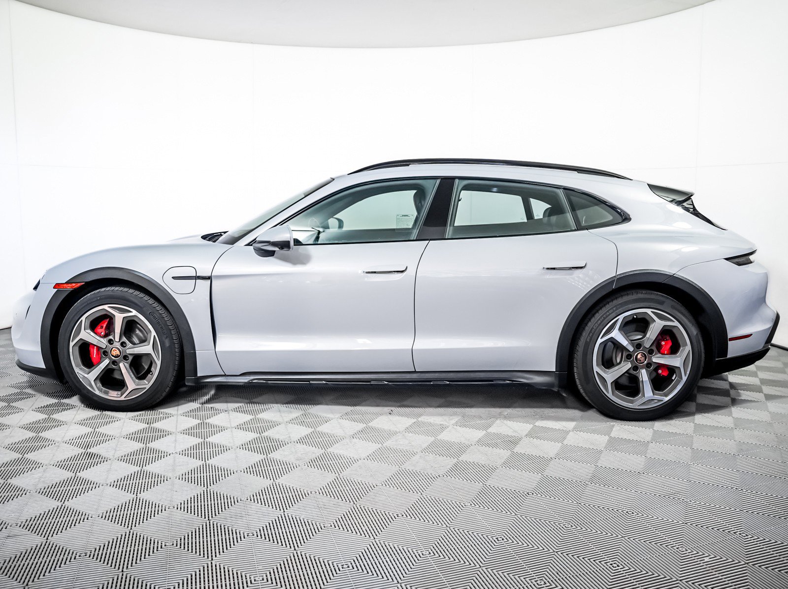 Certified 2023 Porsche Taycan 4S image 2